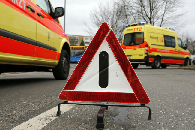 Drei Verletzte nach Auffahrunfall in Markneukirchen - 