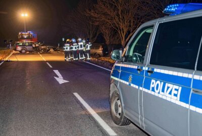 Drei Verletzte nach schwerem Frontalcrash auf der B99 - Auf der B99 bei Drausendorf kam es zu einem schweren Frontalcrash. Foto: xcitepress/Thomas Baier