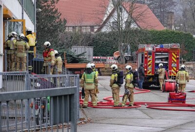 Dresden: Brand in Oberschule Cossebaude - In der Oberschule Cossebaude kam es zu einem Brand. Foto: Roland Halkasch