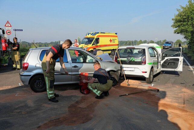 Mehrere Verletzte nach Verkehrsunfall in Dresden. Foto: Roland Halkasch
