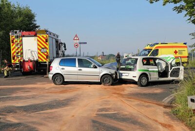 Dresden: Drei Verletzte nach Verkehrsunfall - Mehrere Verletzte nach Verkehrsunfall in Dresden. Foto: Roland Halkasch
