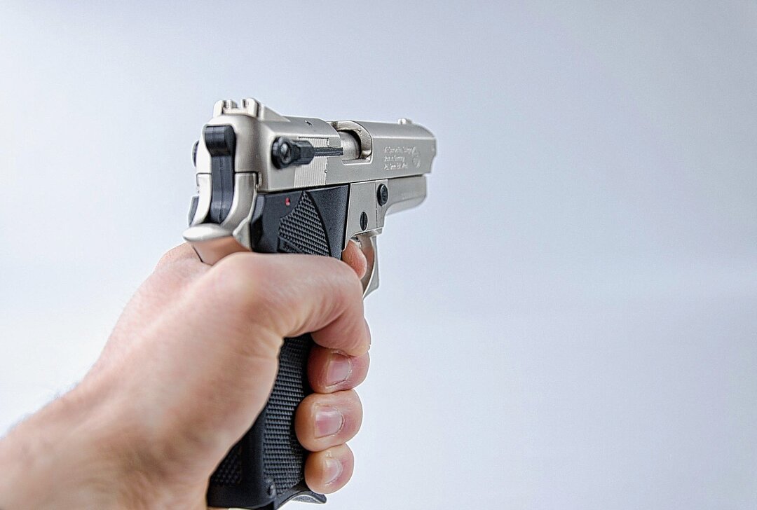 Dresden: Mann bedroht Frau im Streit mit Pistole - Symbolbild. Foto: Pixabay/ USA-Reiseblogger