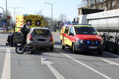 Dresden: Motorradfahrer verunglückt schwer - 