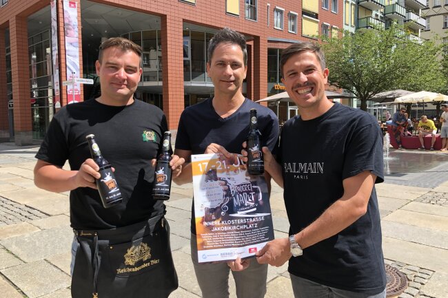 Michael Bergt (Braumeister und Geschäftsführer der Brauerei Reichenbrand), Sven Hertwig(Geschäftsführer von exclusiv events) und Henrik Bonesky (Geschäftsführer des Restaurants Henrics) freuen sich auf die 3. Auflage des Brauereimarktes. 
