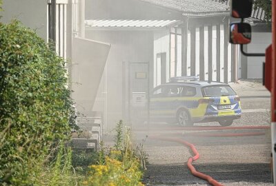 Dritter Brand in wenigen Tagen: Ehemaliges Hotelgebäude betroffen - In Freital kam es am Donnerstag zum dritten Brand in einem ehemaligen Hotelgebäude. Foto: Roland Halkasch