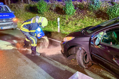 Drogen- und Alkoholfahrt endet im Graben: Feuerwehr Bad Schlema im Einsatz - 