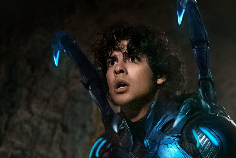 "Du bist ein Superheld, Cabron!": Das sind die Kino-Highlights der Woche - Xolo Maridueña wurde dank "Cobra Kai" zuletzt schon einem breiteren Publikum bekannt, nun spielt er die Hauptrolle in der neuen DC-Comic-Verfilmung "Blue Beetle".