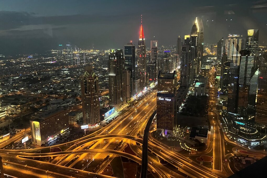 Dubai: Die Stadt der Superlative und ich mittendrin - Blick von der Aussichtsplattform "Sky Views". Foto: Hermine Möckel