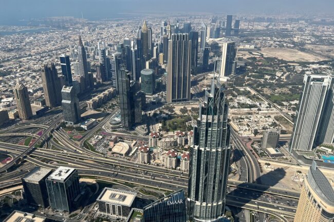 Dubai: Die Stadt der Superlative und ich mittendrin - Blick vom Burj Khalifa. Foto: Hermine Möckel