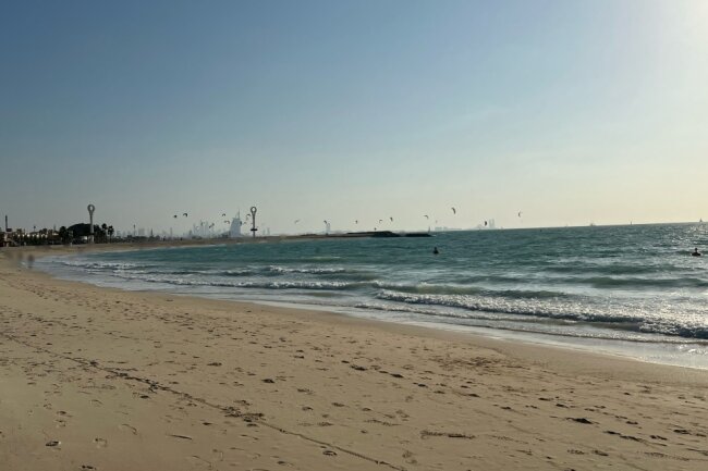 Dubai: Die Stadt der Superlative und ich mittendrin - Der öffentlich zugängliche "Jumeirah Beach". Foto: Hermine Möckel