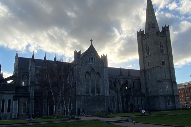Dublin: Ein Kurztrip in die irische Hauptstadt - Dublin bietet viele Sehenswürdigkeiten zum Entdecken: St. Patricks Cathedral. 