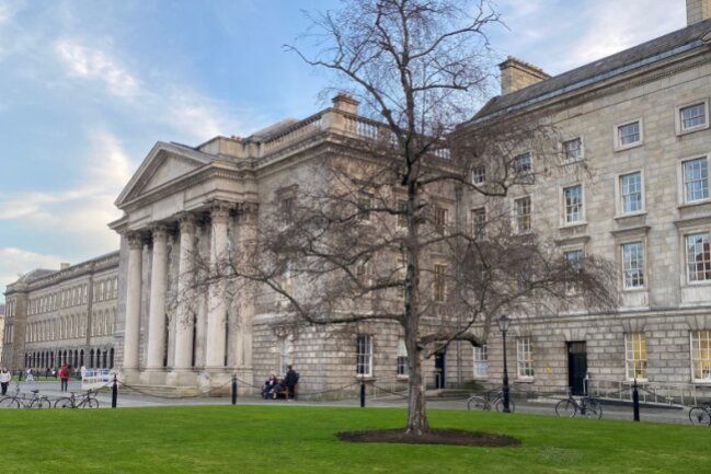 Dublin: Ein Kurztrip in die irische Hauptstadt - Dublin bietet viele Sehenswürdigkeiten zum Entdecken: Trinity College. 