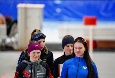 ECC holte 10 Meistertitel bei Deutschen Junioren-Meisterschaft - Die Staffel bestand aus Mika Louise Brandt, Josephine Helbig, Claire Tuchscherer und Alexa Dehs (von oben links nach unten rechts). Foto: ECC