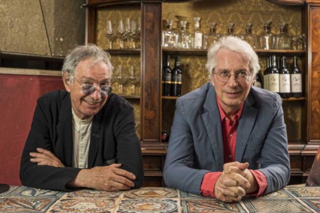 Guido (links) und sein Bruder Maurizio De Angelis wurden als Oliver Onions bekannt. Noch viel bekannter als die Band selbst ist allerdings ihre Musik, die sie für zahlreiche Filme von Bud Spencer und Terence Hill schrieben. Mit "Future Memorabilia" gibt es jetzt noch einmal ein neues Album.