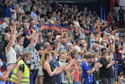 EHV Aue in der Endabrechnung auf Platz 5 - Erstmalig konnten wieder Zuschauer live dabei sein in der Erzgebirgshalle in Lößnitz. Foto: Ralf Wendland