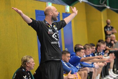 Der EHV Aue hat das erste Spiel unter dem neuen Trainer Olafur Stefansson verloren. Foto: Ralf Wendland