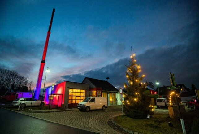 Eibenberg: Am dritten Advent findet das 5. Lichterfest statt - Das Gerätehaus der Freiwilligen Feuerwehr wird ebenfalls beleuchtet. Foto: Georg Ulrich Dostmann