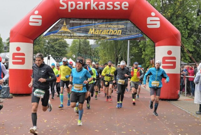 Eibenstock: 881 Finisher beim 27. Drei-Talsperren-Marathon - Beim 27. Drei-Talsperren-Marathon in Eibenstock hat es 881 Finisher gegeben. Foto: Ralf Wendland