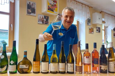 Ein Apotheker aus Burgstädt: Leidenschaft und Blick für die Gemeinschaft - Als "Wein-Schwan" präsentiert Jürgen Hoffmann in Interviews mit Winzern sein Fachwissen und seine Leidenschaft für exquisiten Wein.