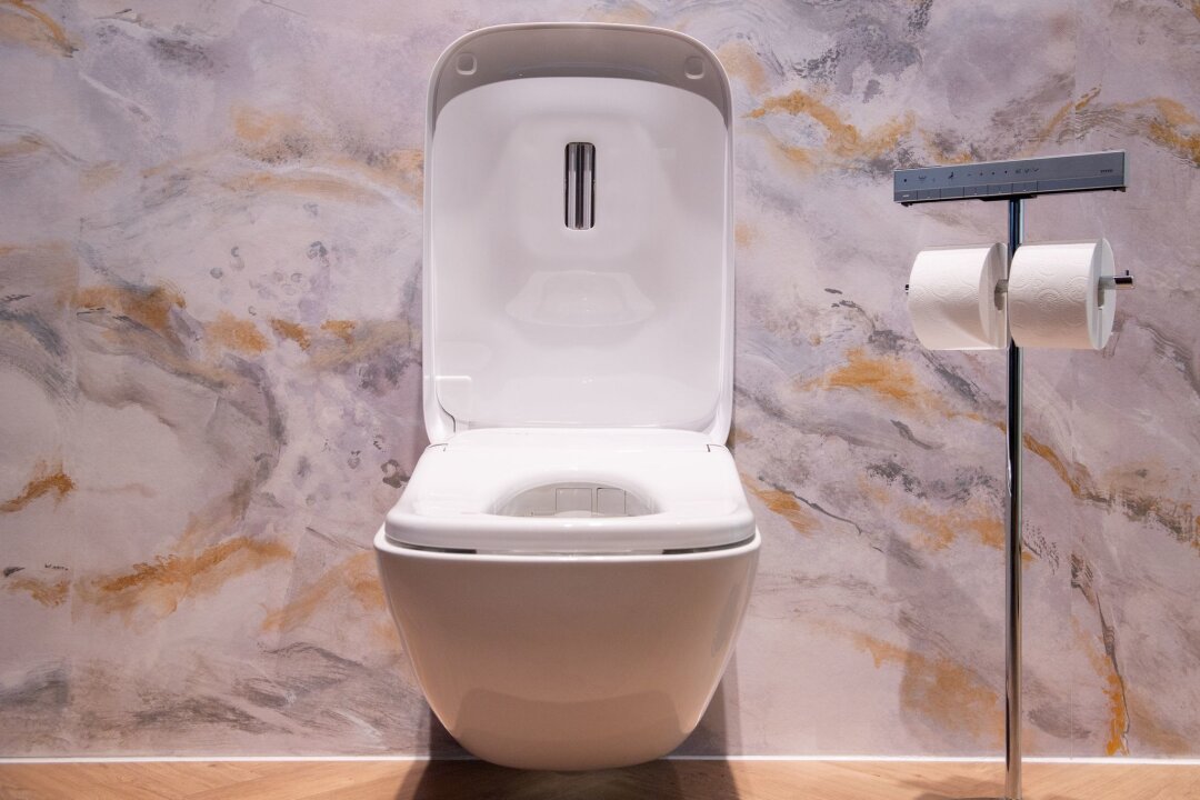 Ein besseres Örtchen: Das können moderne Toiletten - Ein Ort, an dem es sich verweilen lässt: Moderne Toiletten wollen mehr Komfort bieten, so auch dieser Prototyp Neorest WX von Toto.