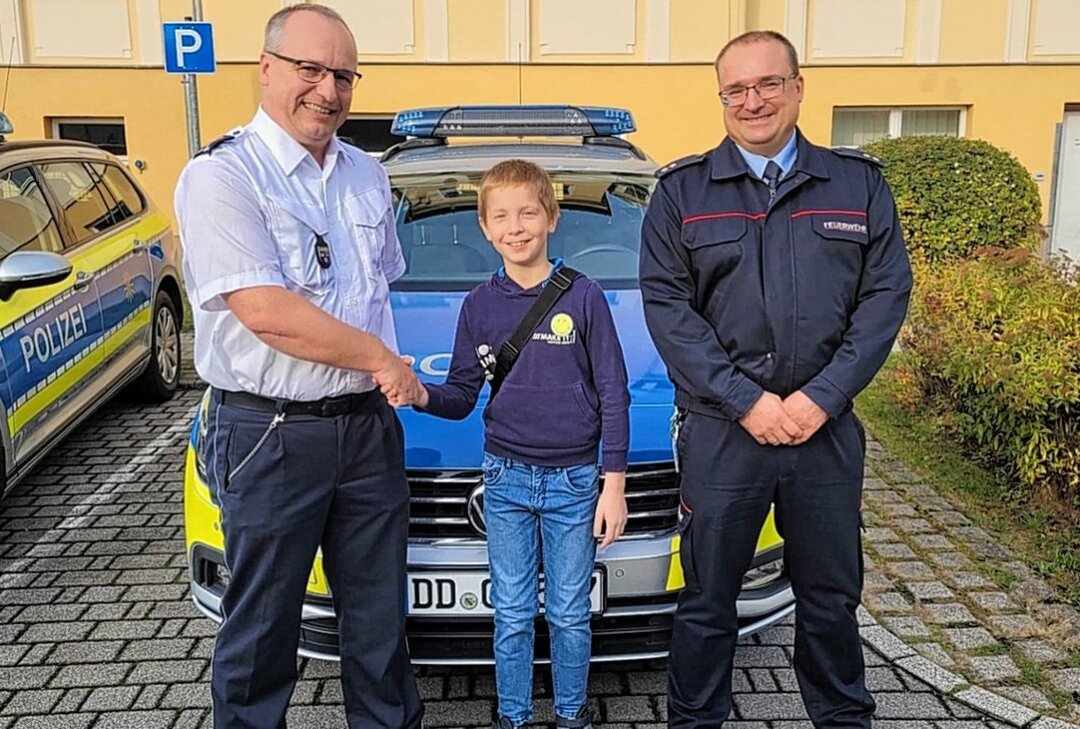 Ein echter sächsischer Held: Polizei und Feuerwehr ehren jungen Lebensretter - Finn Elias ist ein junger Lebensretter. Foto: Polizeidirektion Görlitz