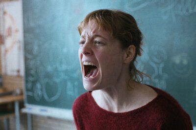 Carla Nowak (Leonie Benesch) verkörpert in "Das Lehrerzimmer" eine junge Pädagogin, die an den eigenen Idealen zu zerbrechen droht.