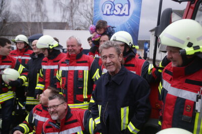 Ein ganzer Ort im Peter Maffay-Fieber - Peter Maffay in Diethensdorf bei der Freiwilligen Feuerwehr. 