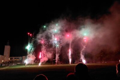 Das Brilliantfeuerwerk bildete einen runden Abschluss des Ballonfests am Samstag.