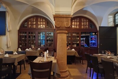 In der ehemaligen Silberkammer des Schlosses Waldenburg in Sachsen erwartet Besucher unser kleines feines Restaurant mit dem Namen "Lory1880".