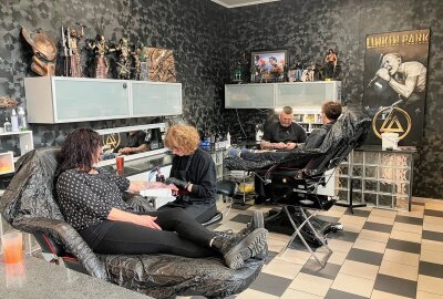 Ein Zwickauer Tattoostudio und die besondere Verbindung zu Filmen - Im Studio können zwei Kunden gleichzeitig tätowiert werden. Foto: Marcus Hansel