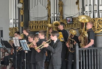 Eine musikalische Reise um die Welt in der Auer Friedenskirche - Zum Stadtjubiläum von Aue hat es ein Konzert in der Friedenskirche gegeben. Foto: Ralf Wendland