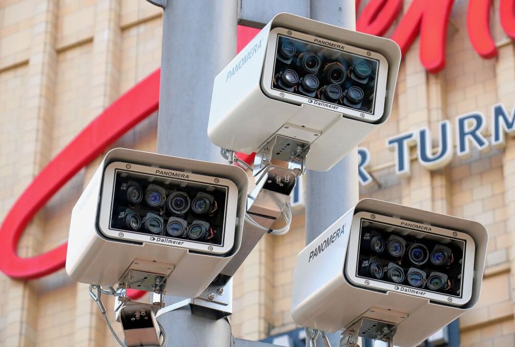Einhaltung der Corona-Verordnungen wird in Chemnitz videoüberwacht - Die Videokameras für die innerstädtische Videoüberwachung. Foto: Harry Härtel/Archiv