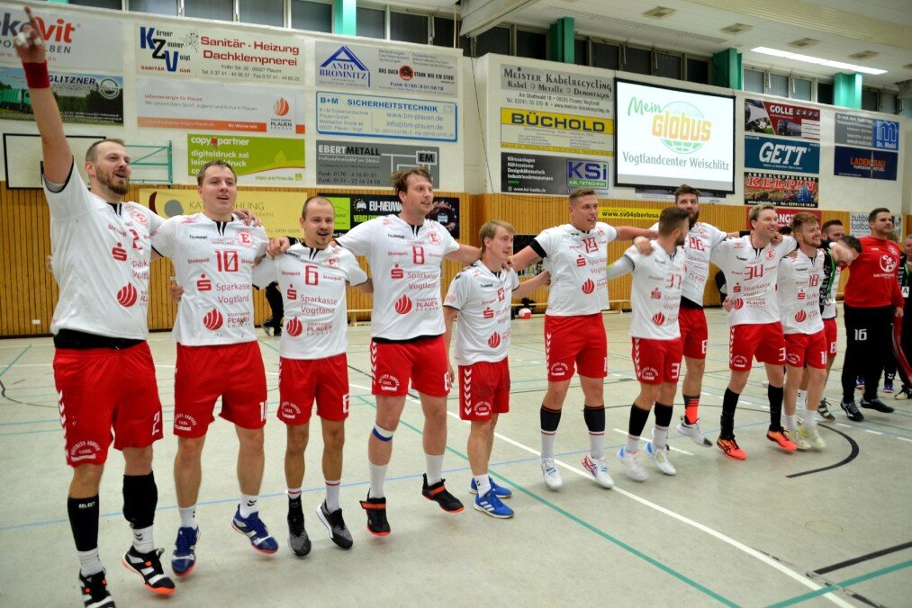 Am ersten Spieltag wollen sich die Einheit-Handballer orientieren. Das 18:18-Unentschieden beim SV 04 Oberlosa wurde gefeiert wie ein Sieg. Foto: Karsten Repert