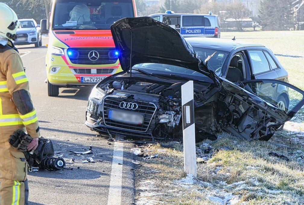 Einsatz für Rettungshubschrauber: Schwerer Verkehrsunfall bei Böhlen - Schwerer Unfall zwischen Böhlen und Dürrweitzschen. Foto: Sören Müller