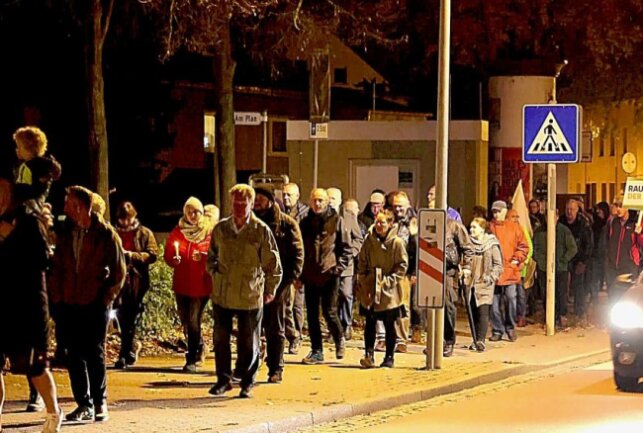 Einsiedel: Erneute Proteste gegen Unterkunft für Asylsuchende - In Chemnitz - Einsiedel kam es zu Protesten gegen die Reaktivierung der Unterkunft für Asylsuchende. Foto: Harry Härtel/haertelpress