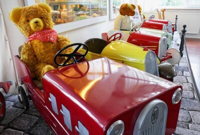 Einst stärkster Omnibus der Welt ist in Gelenau zu bestaunen - Zu sehen sind auch wieder viele Teddys und historische Kinderfahrzeuge. Foto: Andreas Bauer