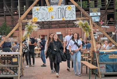 Einzigartiges Homeward-Festival findet in Niederwürschnitz statt - Auf dem Gelände der Alten Ziegelei in Niederwürschnitz wird beim Homeward-Festival gefeiert. Foto: Ralf Wendland
