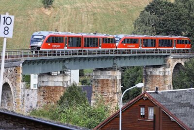 Eisenbahnnostalgie: Tausende Zuschauer zu den Jubiläen vernetzt - Die Erzgebirgsbahn feierte ihr 20-jähriges. Foto: Thomas Fritzsch/PhotoERZ