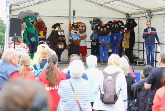 Die Maskottchenparade in Oberwiesenthal war ein Volltreffer. Foto: Thomas Fritzsch/PhotoERZ