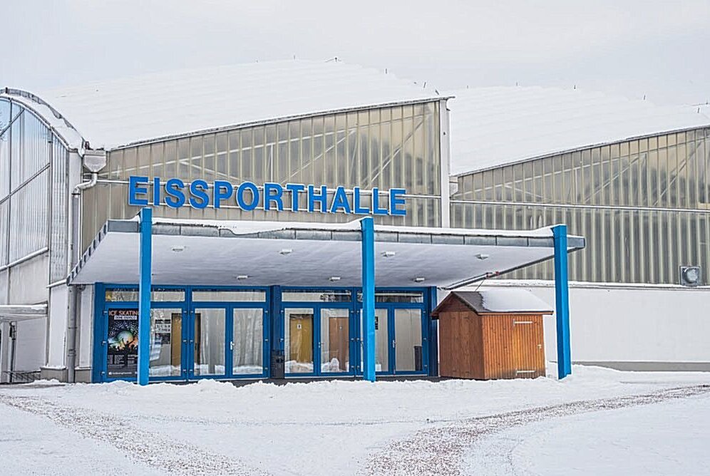 Eishalle und Eisbahn locken Klein und Groß auf die Kufen - Das Eissportzentrum Chemnitz lädt zum Schlittschuhlaufen ein. Foto: Eissportzentrum