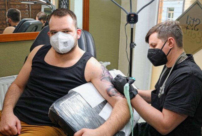 Norman Pilling löste Samstag seinen Tattoo-Wetteinsatz ein. Foto: Thomas Michel