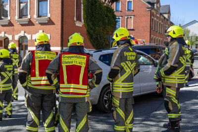 Ellefeld: Automatisches Notrufsystem alarmiert Feuerwehr und Rettungsdienst - Die Fahrzeuge sind stark beschädigt. Foto: David Rötzschke