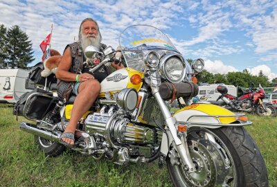 Elsterberg wird zum Mekka für Motorrad-Fans - Der in der Schweiz lebende Vogtländer Gerd Radtke war mit seiner Maschine schon öfters beim Goldwing-Treffen dabei. Auch an diesem Wochenende wird er erwartet. Foto: Thomas Voigt