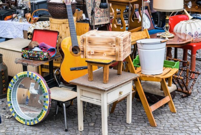 Am 9. Juli findet der Kinder-Koffer-Flohmarkt in Freiberg statt. Symbolbild: Fiedels - stock.adobe.com