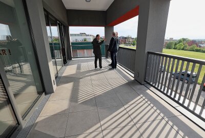 Embro-Neubau in Falkenstein feierlich eingeweiht - Auf der zweiten Ebene des Neubaus entstand eine großzügige Terrasse. Foto: Thomas Voigt