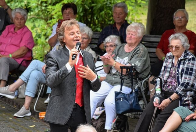 Rudy Giovannini am 23.7.2022 auf dem Kurpark-Konzert in Wolkenstein. Foto: Maik Bohn