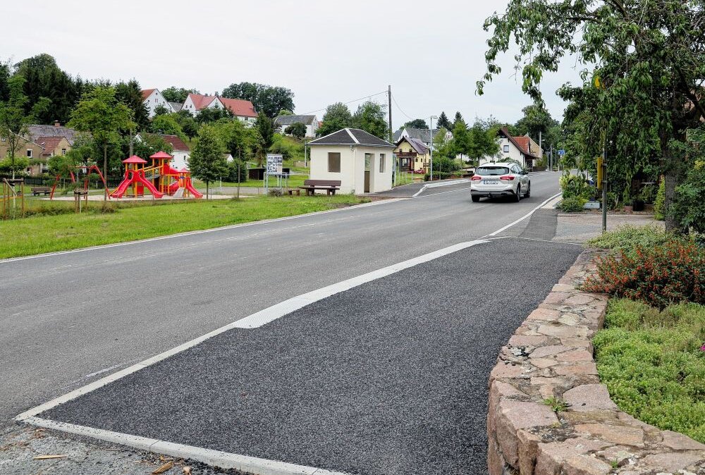 Endlich "Freie Fahrt" durch Elsdorf - Ortsdurchfahrt in 1A-Zustand nach 9 Monaten Bauzeit. Foto: Andrea Funke