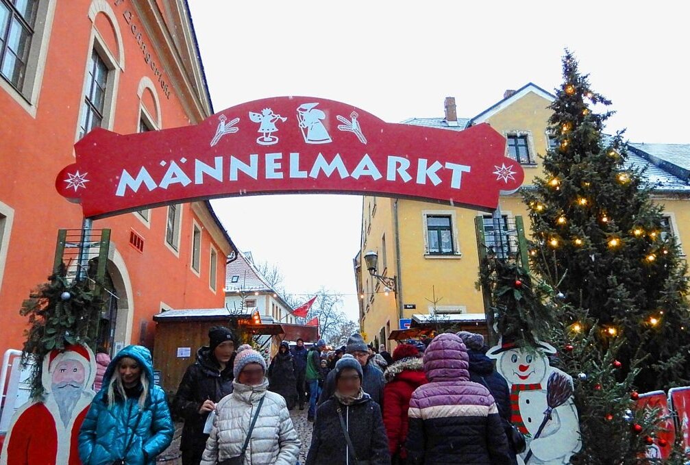 Endlich wieder "Männelmarkt" in Augustusburg - Erster Männelmarkt nach drei Jahren. Foto: Maik Bohn