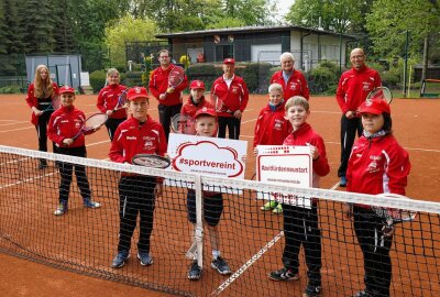 Endlich wieder Sport: Auch in Hohenstein-Ernstthal - Auch die Tennisspieler vom TC Rot-Weiß Hohenstein-Ernstthal machten mit. Foto: Markus Pfeifer