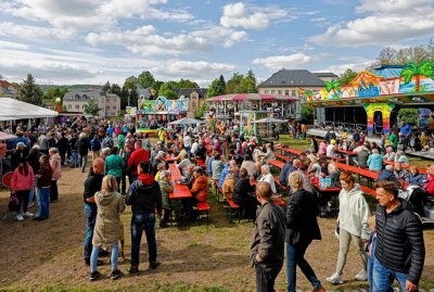 Endspurt für eine bunte Festwoche in Oberlungwitz - Trubel auf dem Festplatz am Himmelfahrtstag. Foto: Markus Pfeifer